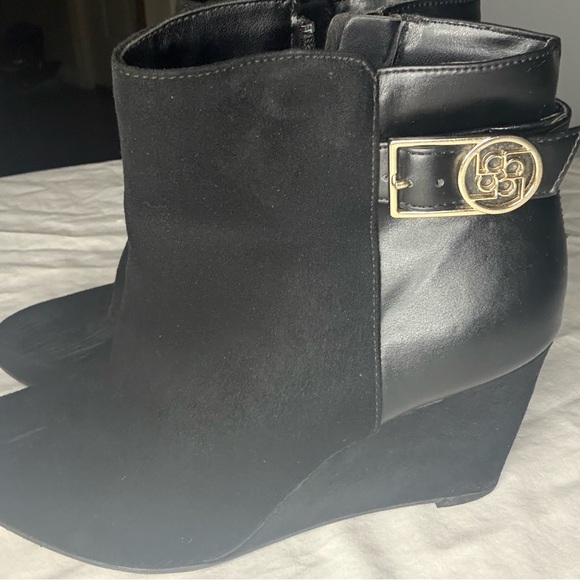 Elegant Black Ankle Boots - Picture 2 of 6